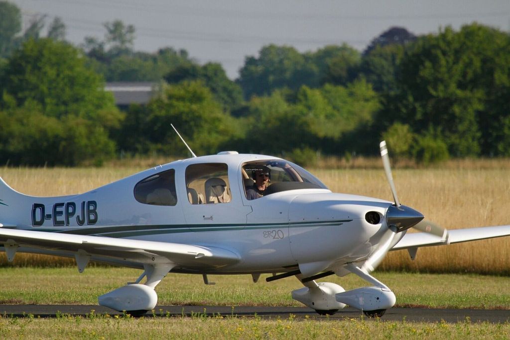 Cirrus SR20, fotografía 3 de 6