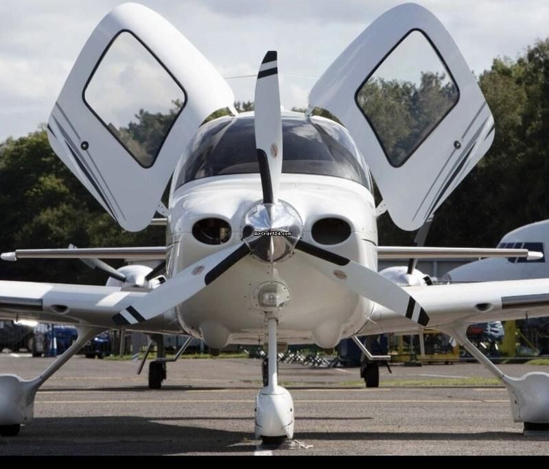 Cirrus SR22, fotografía 1 de 3