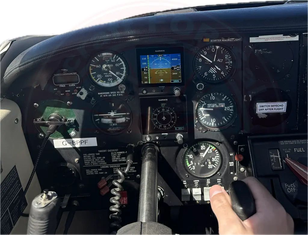 Piper PA38, fotografía 2 de 4