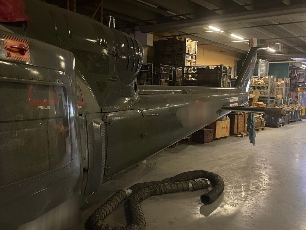 Agusta AB204B, fotografía 2 de 10