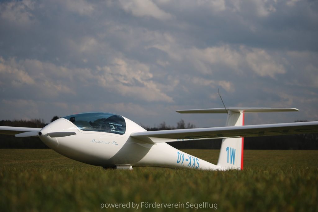 Schempp-Hirth Discus-2 18 m, fotografía 2 de 17