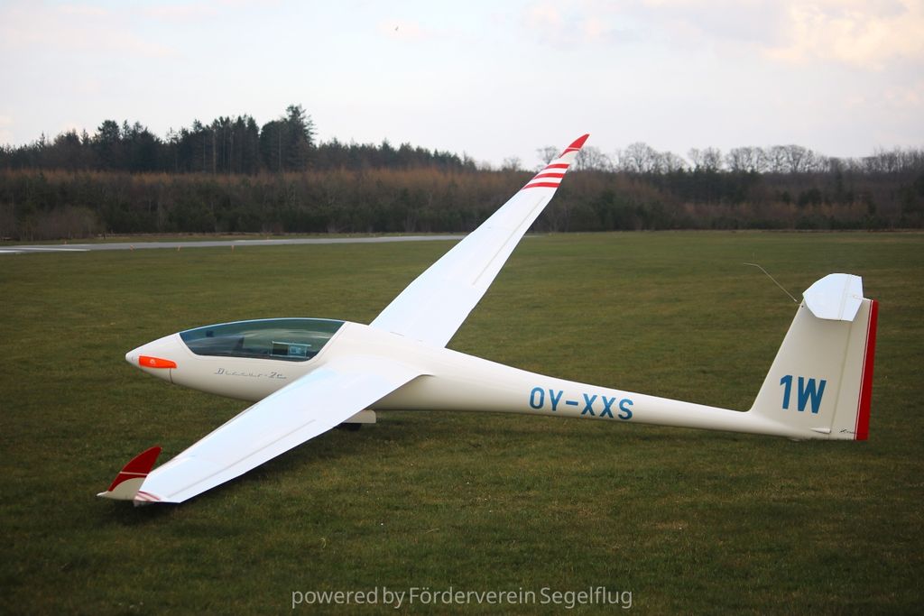 Schempp-Hirth Discus-2 18 m, fotografía 3 de 17