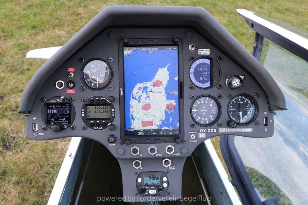 Schempp-Hirth Discus-2 18 m, fotografía 13 de 17