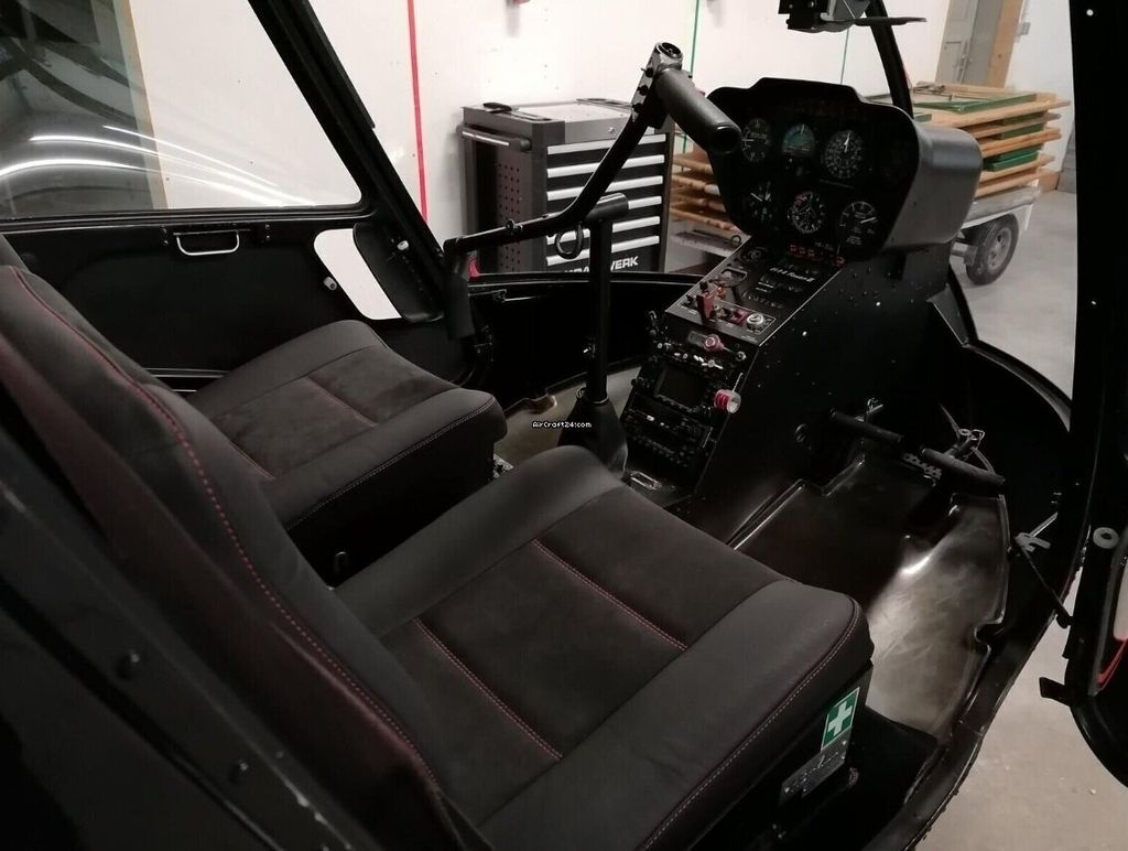 Robinson R44, fotografía 9 de 10