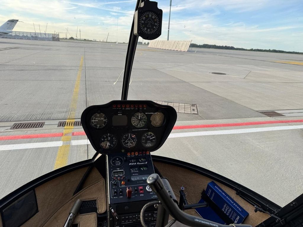 Robinson R44, fotografía 7 de 10