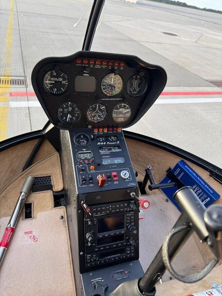 Robinson R44, fotografía 8 de 10