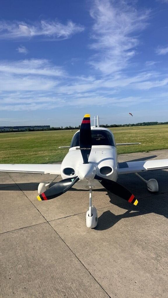 Cirrus SR22, fotografía 2 de 14