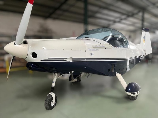 Pioneer Aircraft, USA ; Flightstar Inc. USA 200