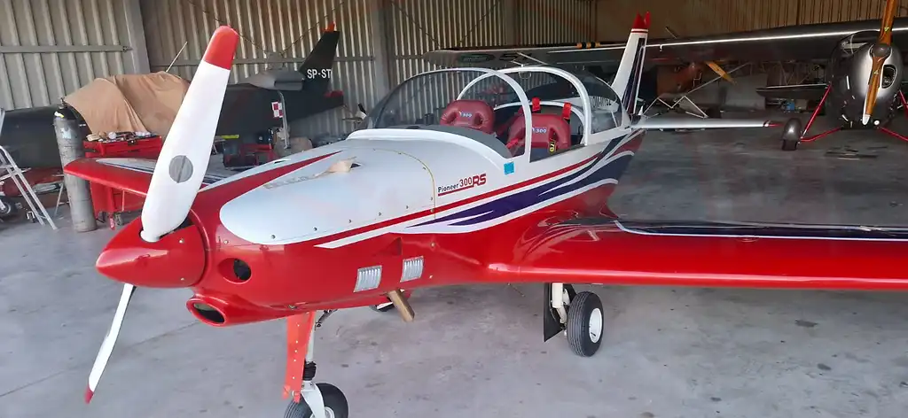 Pioneer Aircraft, USA ; Flightstar Inc. USA 300 Hawk