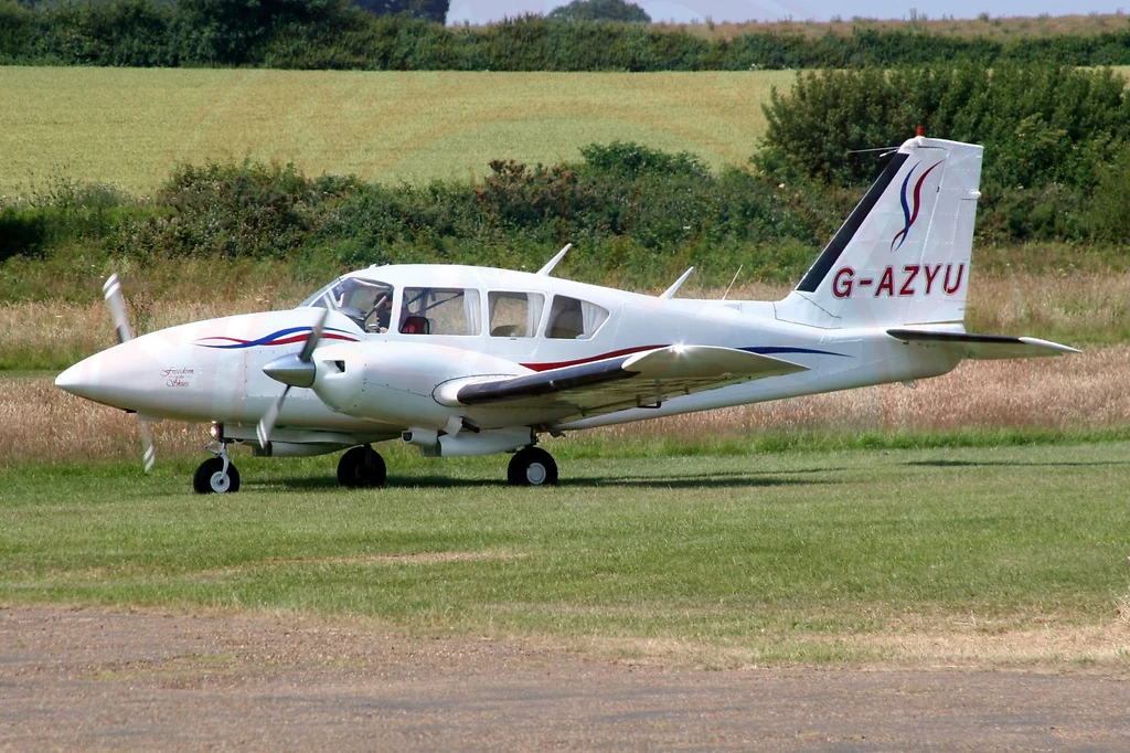 Piper Aztec 250E
