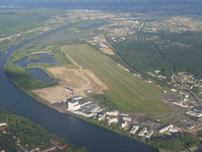 Place dans Hangar Aviation aux MUREAUX LFXU