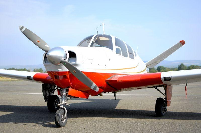Beechcraft F35 Bonanza
